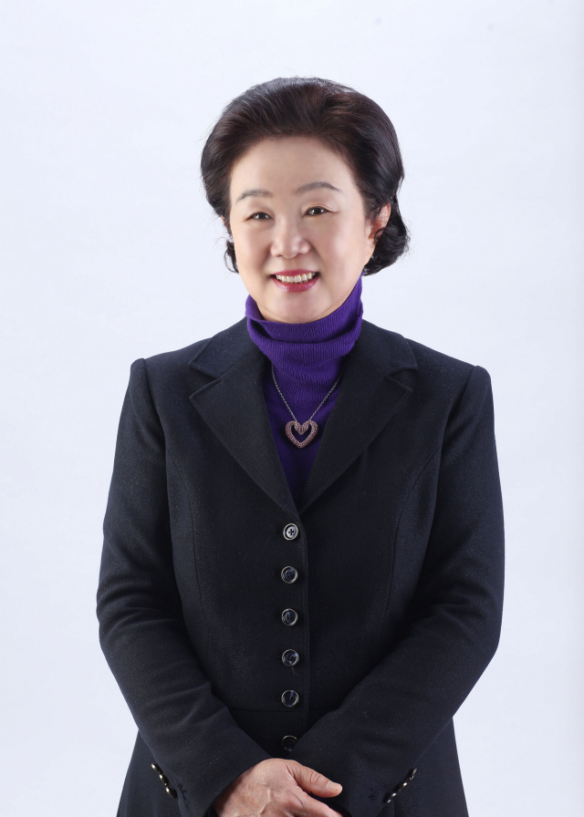 부산예총 제27대 회장에 연임된 오수연 현 부산예총 회장. 부산예총 제공