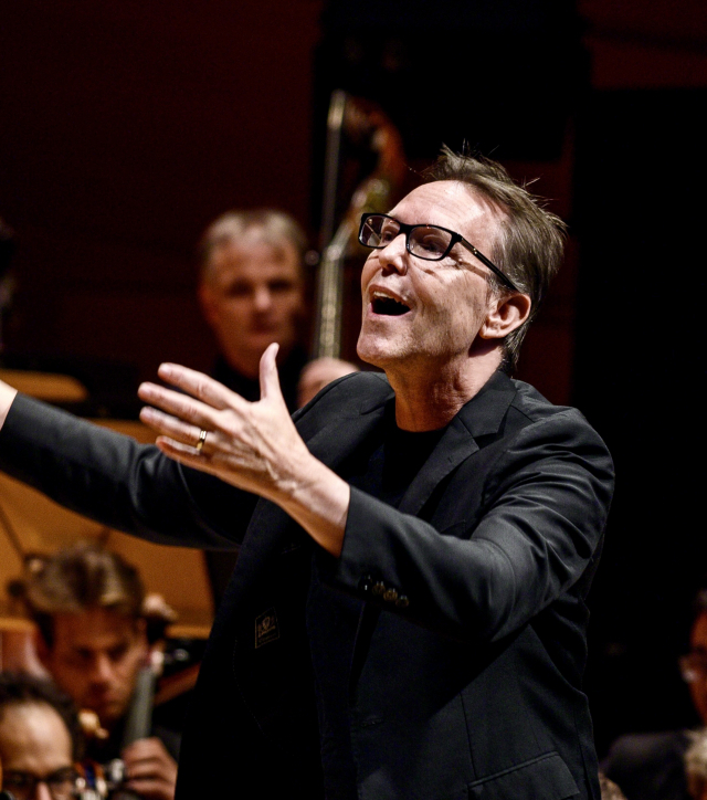 오는 29일 부산시립합창단을 객원 지휘할 미국 로스앤젤레스 마스터 코랄 예술감독이자 로스앤젤레스 오페라 상주 지휘자인 그랜트 거숀. 부산시립합창단 제공