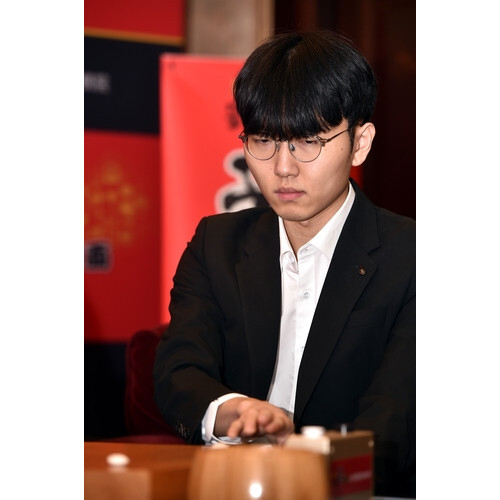 이창호 뛰어넘는 통산 16연승 금자탑을 세운 신진서.