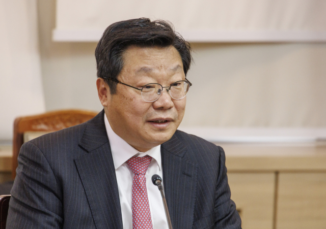 주형환 저출산·고령사회위원회 위원장이 22일 오전 서울 종로구 정부서울청사에서 열린 미래세대 자문단 간담회에참석해 인사말을 하고 있다. 연합뉴스