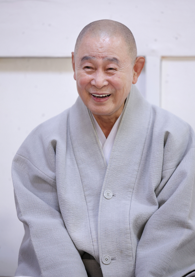 금정총림 범어사 제2대 방장 정여 스님 “아름다운 도시 부산에서 아름다운 마음을 갖고 살아갑시다”라고 했다. 정대현 기자 jhyun@