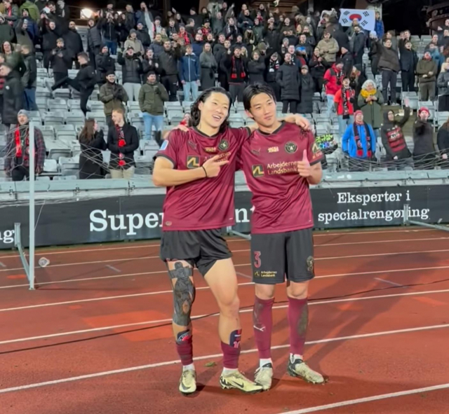 덴마크 프로축구 19라운드 원정 경기에서 나란히 득점포를 터트린 미트윌란의 조규성(왼쪽)과 이한범.(미트윌란 SNS 캡처) 연합뉴스