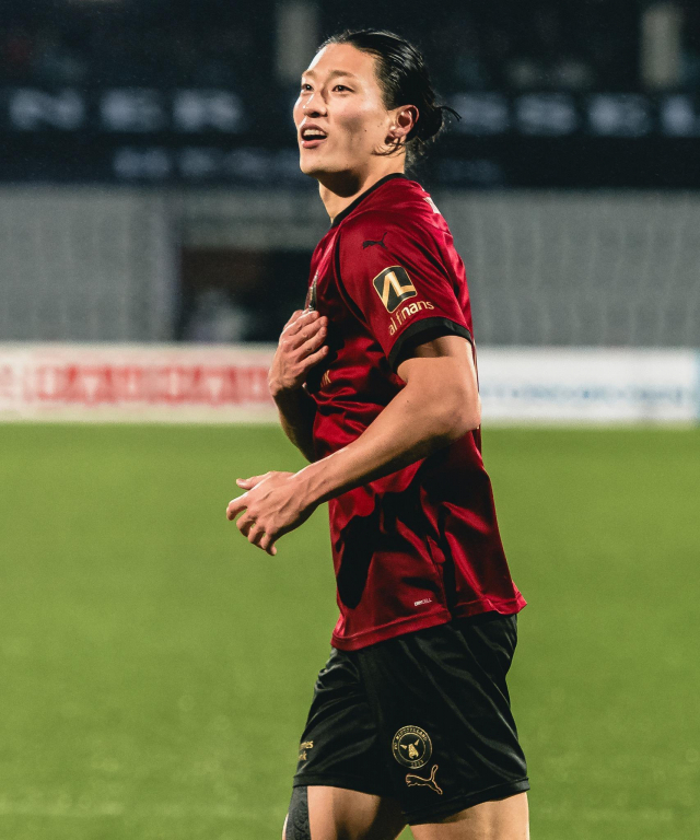 덴마크 프로축구 19라운드 원정 경기에서 페널티킥 골을 넣은 뒤 세리머니를 펼치는 조규성.(미트윌란 SNS 캡처) 연합뉴스