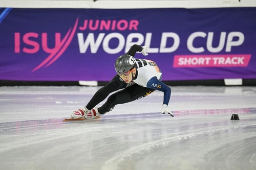 ISU 쇼트트랙 주니어세계선수권대회 3관왕에 오른 신동민. 연합뉴스