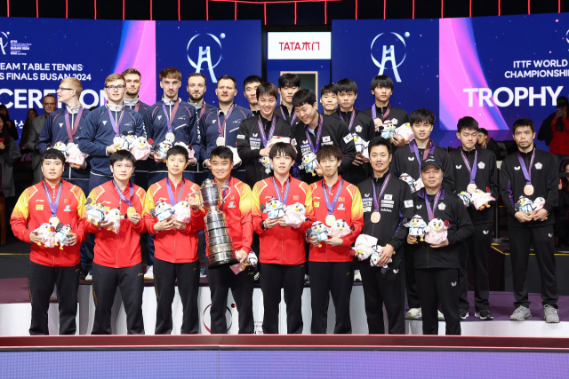 ‘BNK부산은행 2024 부산세계탁구선수권대회’ 남자단체전에서 중국이 금메달, 프랑스가 은메달, 한국과 대만이 동메달을 차지했다. 부산세계탁구선수권 조직위 제공