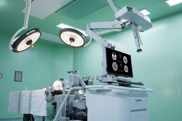 해운대백병원에 도입된 뇌 수술용 의료 로봇 장비. 해운대백병원 제공