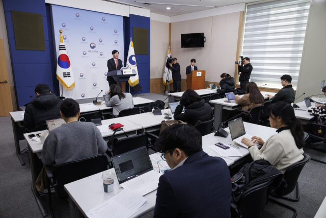 김소영 금융위원회 부위원장이 26일 오전 서울 종로구 정부서울청사 별관에서 열린 상장기업 자율적 '밸류업' 지원 방안 브리핑에 입장하고 있다. 연합뉴스