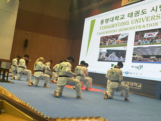 동명대 K-sports태권도학과의 태권도 시범 공연 모습. 동명대 제공