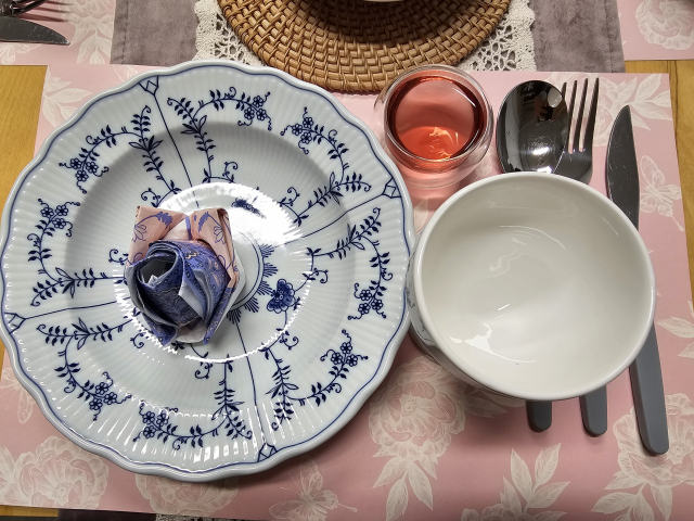 부산 남구 한 쿠킹클래스를 수강한 기자 앞에 놓인 식기들. 조경건 부산닷컴 기자