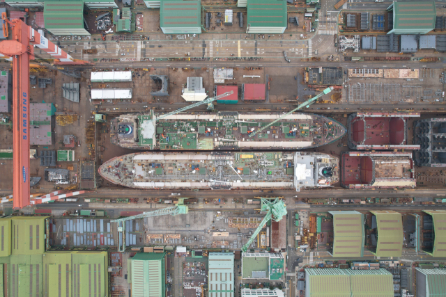 삼성중공업 거제조선소 3독에서 LNG 운반선 건조가 한창이다. 삼성중공업