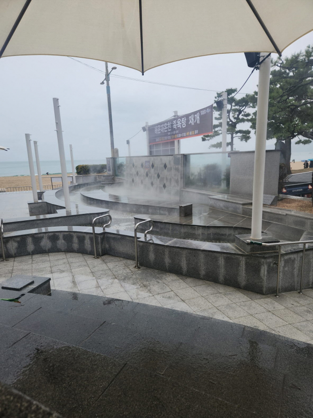 부산 해운대해수욕장 온천 족욕탕 운영이 4일부터 재개된다. 해운대구청 제공