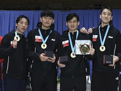 박상원·하한솔·구본길·도경동이 출전한 한국 펜싱 남자 사브르 대표팀이 3일(현지시간) 이탈리아 파도바에서 열린 남자 사브르 월드컵 단체전에서 금메달을 목에 걸었다. 연합뉴스