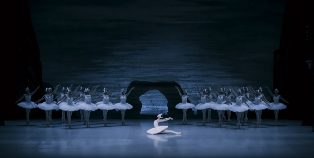 국립발레단이 오는 15~16일 올해 첫 정기 공연으로 ‘백조의 호수’를 선보인다. 사진은 국립발레단 공연 모습. (재)부산문화회관 제공