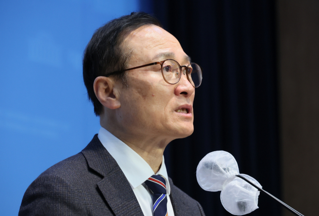 더불어민주당 홍영표 의원이 6일 국회 소통관에서 탈당 기자회견을 하고 있다. 연합뉴스