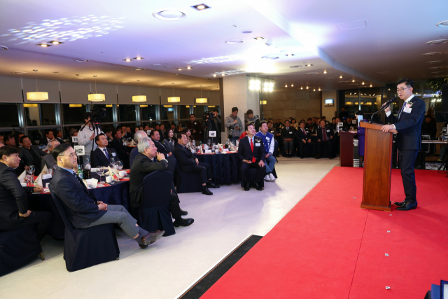 박창현 양산상의 회장이 11일 의원부 출범과 회장 이취임식 행사에서 취임사를 하고 있다. 김태권 기자