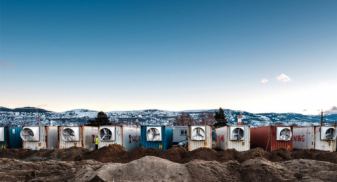 비트코인에 대한 관심이 높아가던 2018년 초 미국 컬럼비아 분지의 비트코인 채굴 컨테이너 모습. 연합뉴스