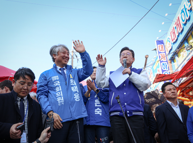 더불어민주당 이재명 대표는 15일 지난 1월 흉기 피습 이후 처음으로 부산을 찾았다. 첫 방문지인 기장군 기장시장. 이재찬 기자 chan@