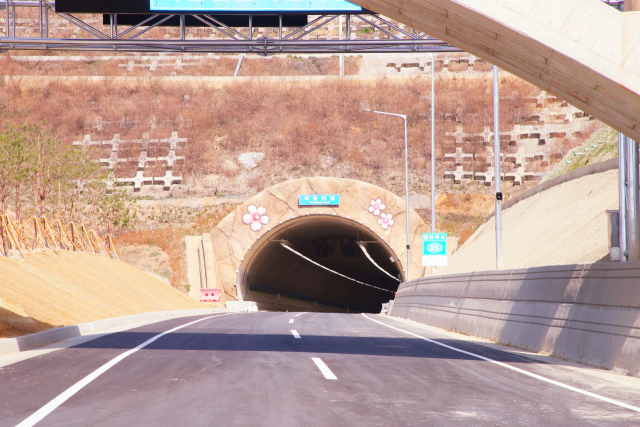 경남 창원시 성산구 천선동과 진해구 석동을 연결하는 ‘석동터널’ 전경. 창원시 제공