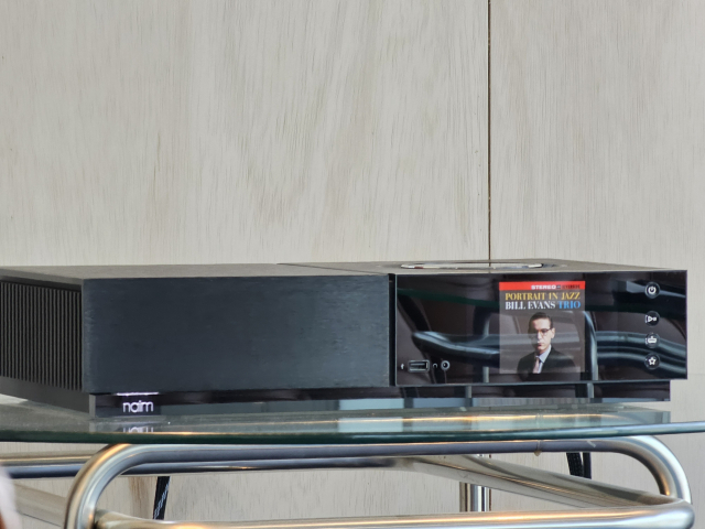 앰프는 네임오디오의 유니티 노바. 내가 신청한 빌 에반스 트리오의 ‘Autumn Leaves’가 재생되고 있는데, 때깔이 너무 좋아~. 조경건 부산닷컴 기자