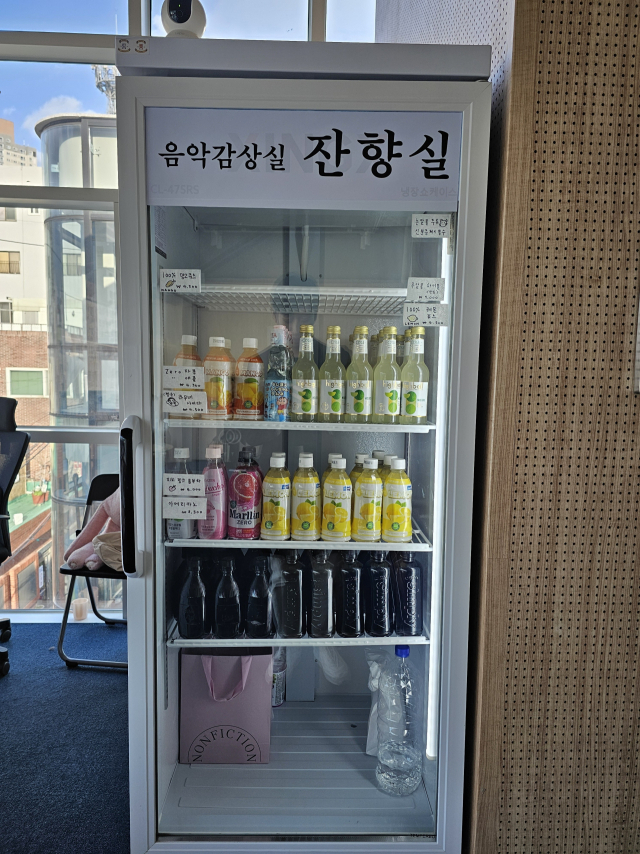 잔향실에서 판매 중인 음료들인데, 무알콜 하이볼도 마실 수 있어. 조경건 부산닷컴 기자