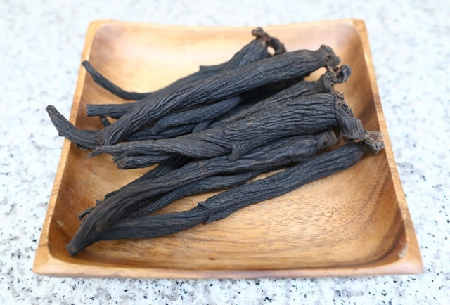 인삼을 찌고 건고해 만든 흑삼이 호흡기 건강에 좋은 것으로 나타났다. 농촌진흥청 제공