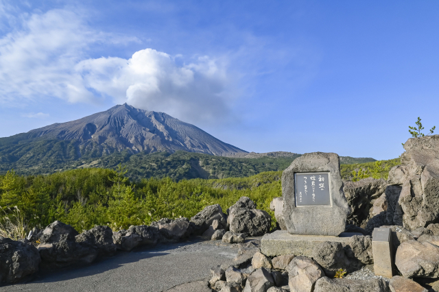 사쿠라지마 화산을 가장 근거리에서 볼 수 있는 아리무라 용암전망대. ©가고시마시