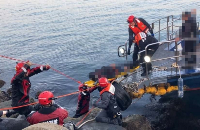 1일 오전 6시께 통영시 매물도 당금항 방파제 인근에서 60대 낚시객이 심정지 상태로 발견돼 병원으로 이송했지만, 사망 판정을 받았다. 통영해양경찰서 제공
