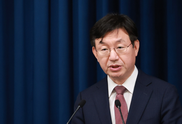 성태윤 대통령실 정책실장이 지난달 27일 서울 용산 대통령실 청사에서 현안 브리핑을 하고 있다. 연합뉴스