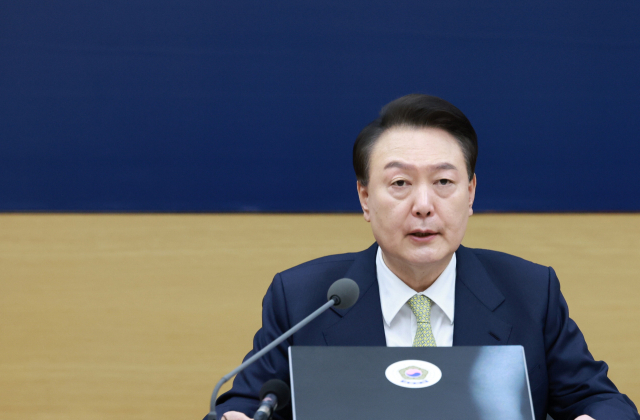 윤석열 대통령이 2일 정부세종청사에서 열린 국무회의에서 발언하고 있다. 연합뉴스