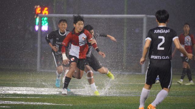 지난달 28일 열린 전국소년체전 중등부 부산 대표 선발전 결승에서 낙동중과 중앙중SC가 경기를 펼치고 있다. 부산 아이파크 제공