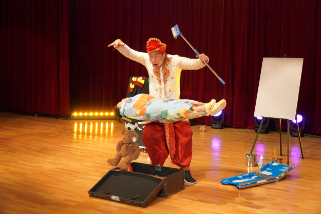 지난해 열린 '매직서커스' 공연장면. 부산국제매직페스티벌 조직위원회 제공