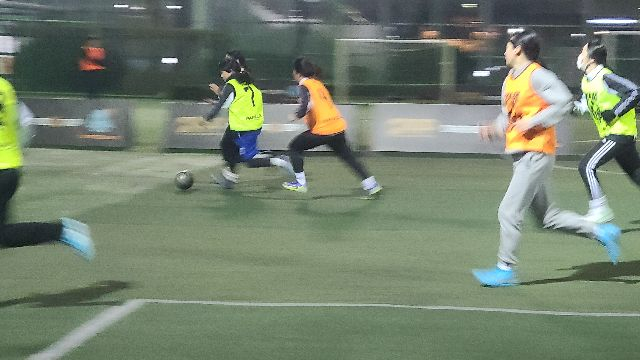 부산 여성 풋살팀의 경기 장면. 부산일보DB