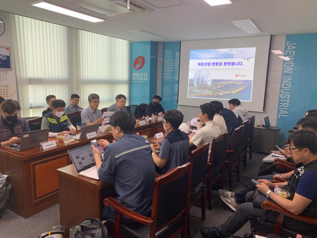 한국산업단지공단은 지난해 9월 12일 여수국가산업단지 내 재원산업을 방문해 ‘석유화학산단 정부합동안전점검을 위한 회의’를 개최하고 현장 점검을 실시했다. 산업단지공단 제공