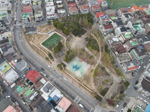 김해시 함박공원 다목적구장 조성 시민에 개방  테니스장 이전 협의점 찾아 주민 갈등 해소