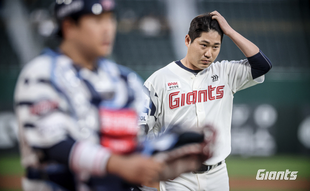 11일 삼성과 시즌 3차전에서 선발투수로 나선 롯데 이인복. 롯데 자이언츠 제공