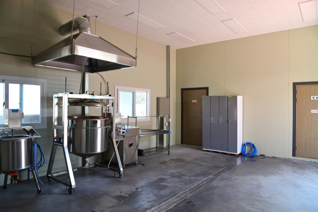 전통 발효식품 공장은 마을 어르신들의 소득 공간으로, 메주·된장·간장·청국장 제조 등이 진행된다. 김현우 기자