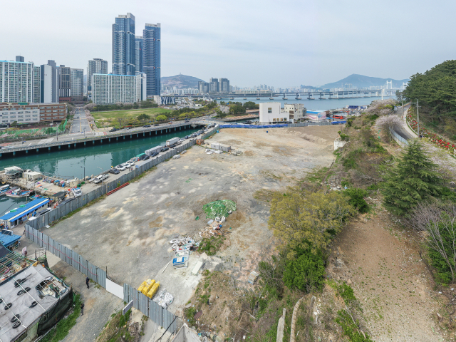 아이에스동서가 319세대 규모의 아파트 건립을 추진하는 부산 남구 용호동 973번지 일원. 김종진 기자 kjj1761@