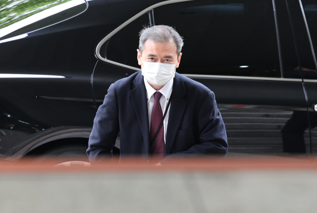 미바에 다이스케 주한일본대사관 총괄공사가 16일 서울 외교부 청사로 들어서고 있다. 정부는 16일 일본이 외교청서에서 '독도는 일본 땅'이라는 부당한 주장을 거듭한 데 대해 즉각 철회를 촉구하며 다이스케 주한일본대사관 총괄공사를 불러 항의했다. 연합뉴스