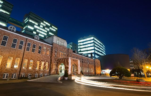 동아대와 동서대는 16일 글로컬대학 30 프로젝트 2기 사업 예비지정 대학 20곳 중 한 곳으로 선정됐다. 동아대 부민캠퍼스 전경. 동아대 제공