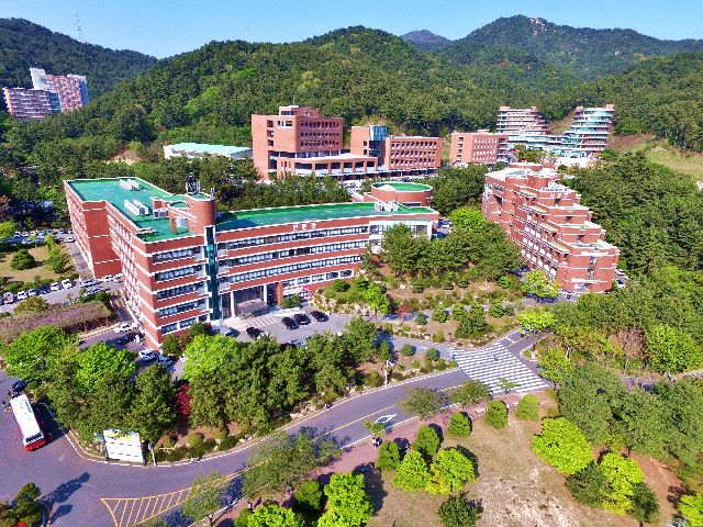 동명대와 신라대는 16일 글로컬대학 30 프로젝트 2기 사업 예비지정 대학 20곳 중 한 곳으로 선정됐다. 동명대와 신라대는 지산학 디지텍 혁신타운 조성을 핵심 과제로 정했다. 신라대 제공