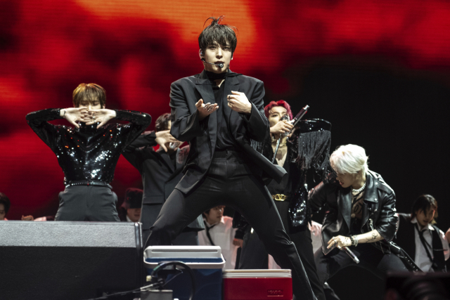 그룹 '에이티즈'의 '코첼라 밸리 뮤직 앤드 아츠 페스티벌(Coachella Valley Music and Arts Festival)' 공연 모습. AP연합뉴스