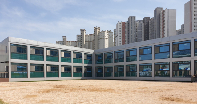 부산 강서구 명지동 한 초등학교 모듈러 교실에서 총휘발성 유기화합물 수치가 기준치를 초과한 것으로 확인됐다. 사진은 해당 학교 전경. 학교 측 제공