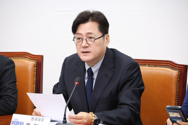 더불어민주당 홍익표 원내대표가 17일 국회에서 열린 최고위원회의에서 발언하고 있다. 연합뉴스