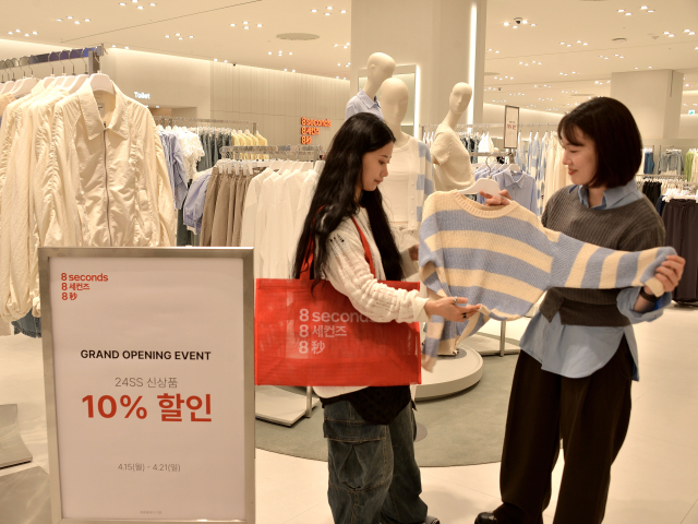 백화점 매장 최대 규모 '에잇세컨즈'가 롯데백화점 센텀시티점에 입점했다. 롯데백화점 제공