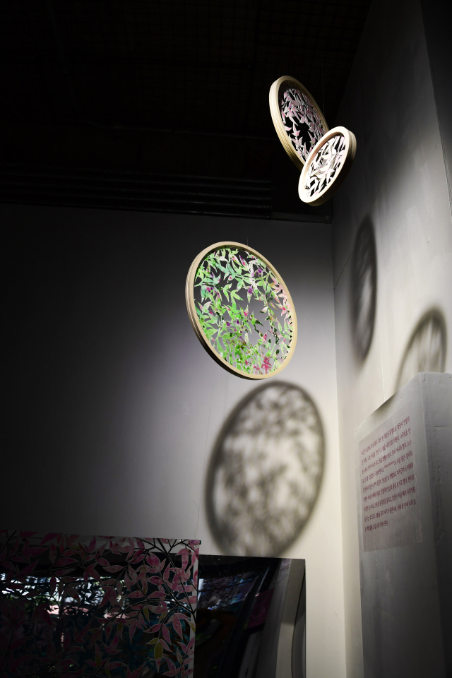 조재임 작가 작품으로 만든 천정 장식물. 갤러리 보다 제공