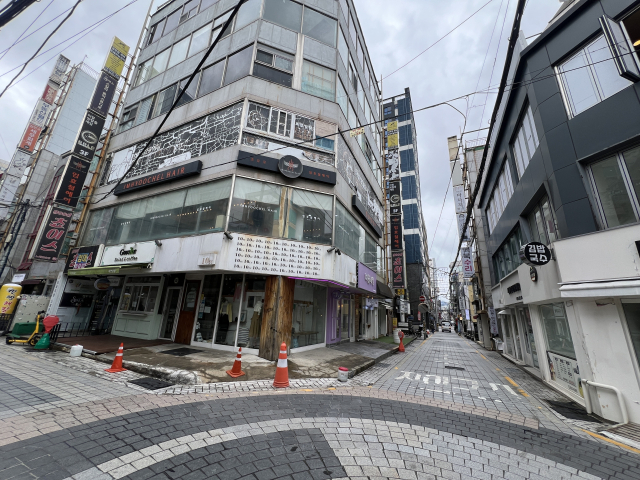 국립부경대 정문 맞은편에 자리 부경대경성대역 1상권 모습. 남구청 제공