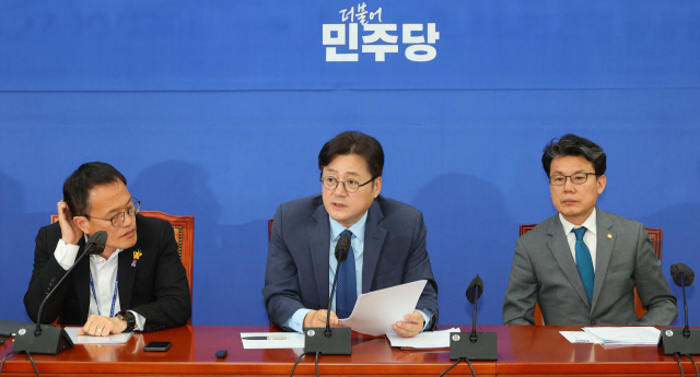 더불어민주당 홍익표 원내대표가 23일 오전 서울 국회에서 열린 원내대책회의에서 발언하고 있다. 연합뉴스 제공.