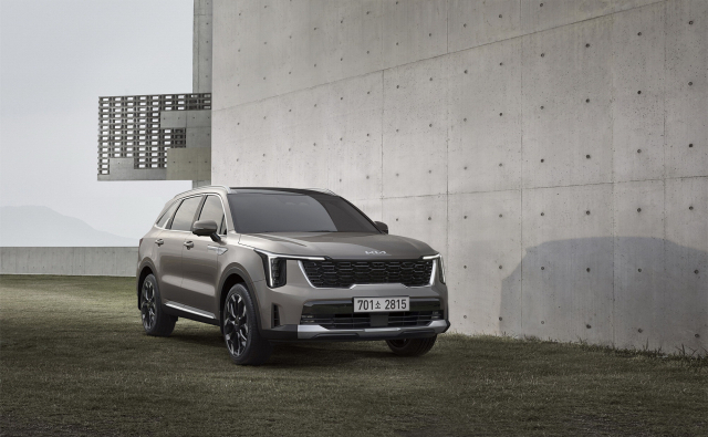 올들어 국산차와 수입차에서 가장 많이 팔리고 있는 기아 ‘더 뉴 쏘렌토’ 하이브리드. 기아 제공