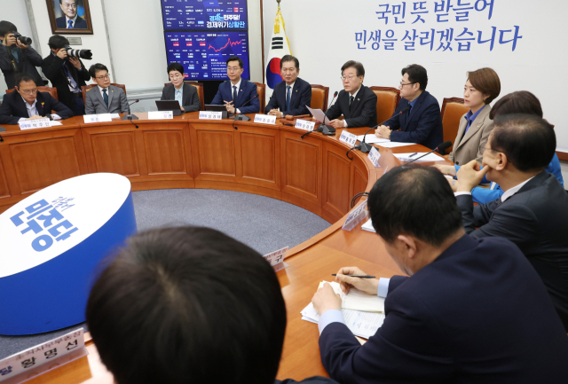 더불어민주당 이재명 대표가 24일 국회에서 열린 최고위원회의에서 발언을 하고 있다. 연합뉴스 제공.