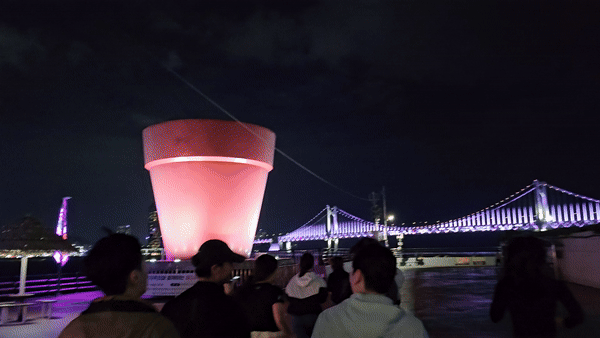 광안대교를 정면으로 보면서 달릴 수 있는 구간인데 영상으로 찍어보니까 그럴싸하지 않니? 조경건 부산닷컴 기자